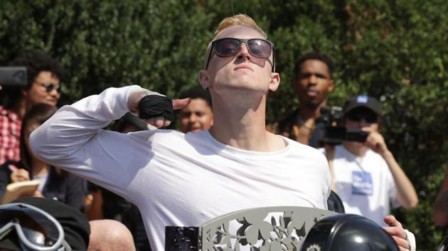 A man makes a slashing motion across his throat towards counter-protesters as he marches with other white nationalists, neo-Nazis and members of the "alt-right" during the ‘Unite the Right’ rally in Charlottesville, Virginia. (AFP Photo) A man makes a slashing motion across his throat towards counter-protesters as he marches with other white nationalists, neo-Nazis and members of the "alt-right" during the ‘Unite the Right’ rally in Charlottesville, Virginia. (AFP Photo)