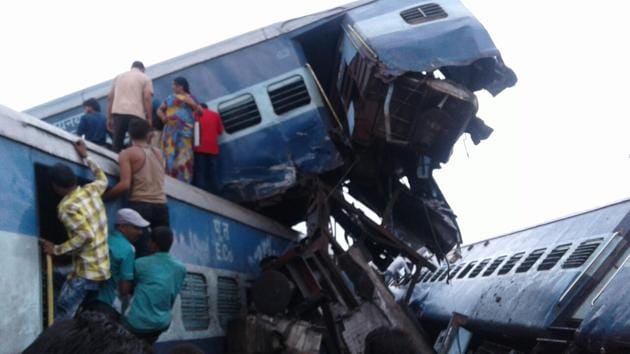 People climb out of the derailed coaches of the Utkal Express that was travelling from Puri to Haridwar.(Manish Chandra Pandey/HT Photo)