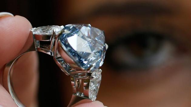 Mansukhbhai Savaliya, a broker had lost the pouch containing diamonds on Sunday. (Representative Photo) Mansukhbhai Savaliya, a broker had lost the pouch containing diamonds on Sunday. (Representative Photo)