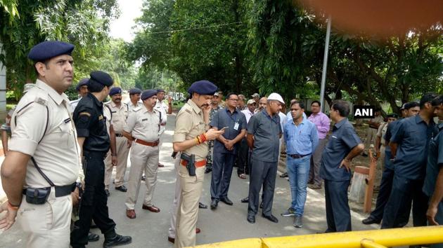 Security outside BIhar chief minister Nitish Kumar’s residence in Patna increased after demonstration by Sharad Yadav and RJD supporters. (ANI Photo) Security outside BIhar chief minister Nitish Kumar’s residence in Patna increased after demonstration by Sharad Yadav and RJD supporters. (ANI Photo)