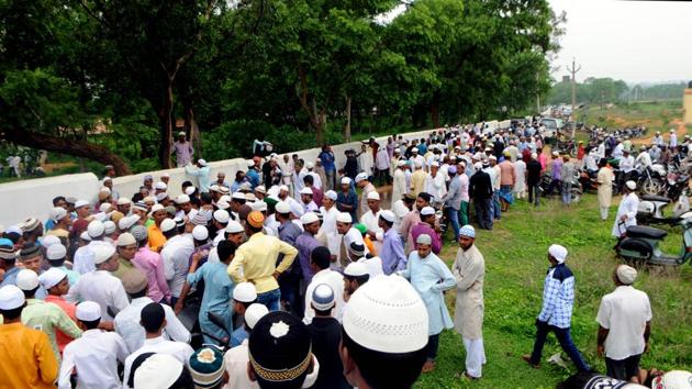 People have gathered during the last rites of Alimuddin, who was lynched by a mob for allegedly carrying beef at Manuwa village in Ramgarh.(Parwaz Khan/HT File Photo) People have gathered during the last rites of Alimuddin, who was lynched by a mob for allegedly carrying beef at Manuwa village in Ramgarh.(Parwaz Khan/HT File Photo)