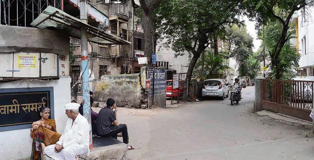 Back then, one could not see a single building in the narrow lanes of Sadashiv peth but would only find wadas.(Ravindra Joshi/HT PHOTO)