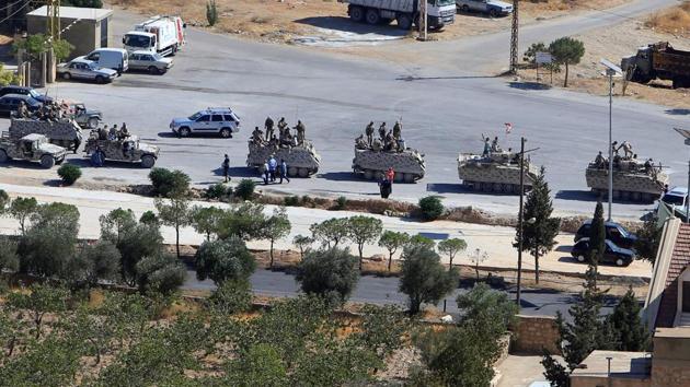 Lebanese army are seen in military tanks in the town of Ras Baalbek, Lebanon August 19, 2017. (REUTERS Photo) Lebanese army are seen in military tanks in the town of Ras Baalbek, Lebanon August 19, 2017. (REUTERS Photo)