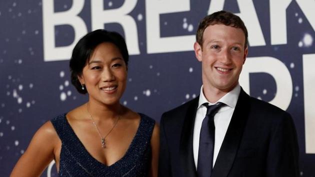 Mark Zuckerberg (R), founder and CEO of Facebook, and wife Priscilla Chan arrive on the red carpet during the 2nd annual Breakthrough Prize Award in Mountain View, California November 9, 2014.(Reuters File Photo)