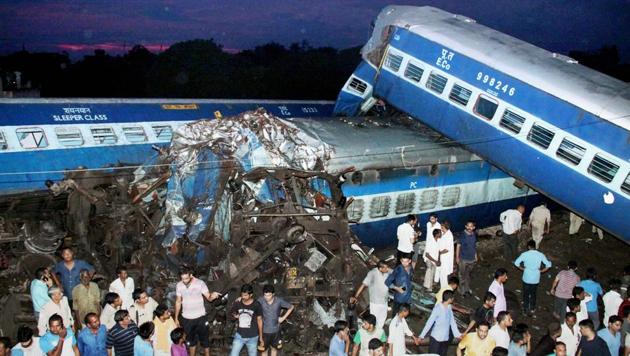 Coaches of the Puri-Haridwar Utkal Express train that derailed in Khatauli near Muzaffarnagar on Saturday.(PTI)