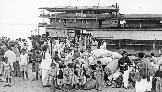 As the Chinese army moved towards Tezpur during the 1962 war, residents of Tezpur had to flee with their belongings. They gathered on the banks of the Brahmaputra, for the steamers that would take them to safety.(Getty Images)