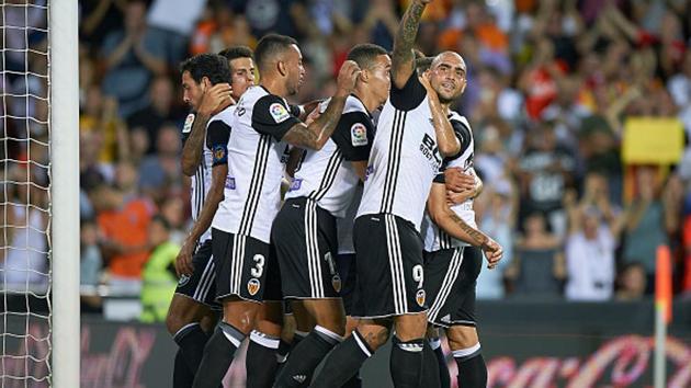 Simone Zaza (R) of Valencia celebrates with his teammates after scoring the winner against Las Palmas in their opening game of the La Liga campaign at Estadio Mestalla on Friday. (Getty Images) Simone Zaza (R) of Valencia celebrates with his teammates after scoring the winner against Las Palmas in their opening game of the La Liga campaign at Estadio Mestalla on Friday. (Getty Images)
