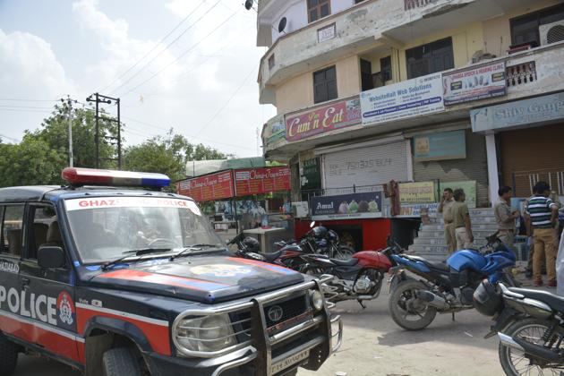 The victim stayed at a rented flat in Kanha Complex residential society. (Sakib Ali/HT Photo) The victim stayed at a rented flat in Kanha Complex residential society. (Sakib Ali/HT Photo)