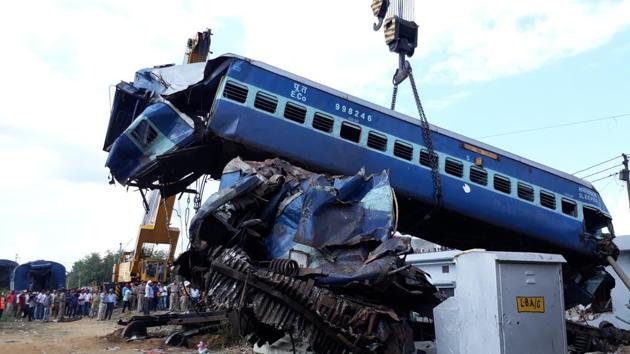 Coaches of the Puri-Haridwar Utkal Express train after it derailed in Khatauli near Muzaffarnagar, on August 20, 2017.(Chahatram / HT Photo)