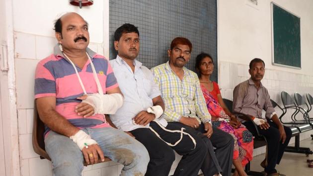 Injured passengers of Utkal Express get medical aid at District Hospital in Haridwar. (Rameshwar Gaur/HT PHOTO) Injured passengers of Utkal Express get medical aid at District Hospital in Haridwar. (Rameshwar Gaur/HT PHOTO)