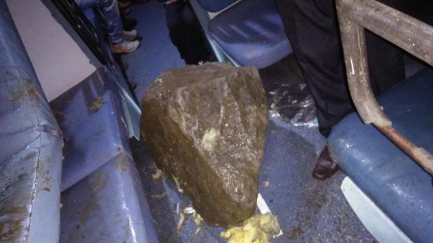 Railway sources said three injured passengers were admitted to primary health care center at Kalyan and senior railway officials rushed to the spot. (HT) Railway sources said three injured passengers were admitted to primary health care center at Kalyan and senior railway officials rushed to the spot. (HT)
