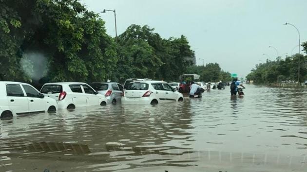 Residents of Phase 1, 2, 4, 3BI, 3B2, 5, 6, 71, 70 had a harrowing time as water entered their houses. (HT Photo) Residents of Phase 1, 2, 4, 3BI, 3B2, 5, 6, 71, 70 had a harrowing time as water entered their houses. (HT Photo)