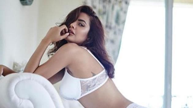 Esha Gupta was recently trolled online for showcasing a picture where she was wearing a lingerie.(Instagram/ Esha Gupta)
