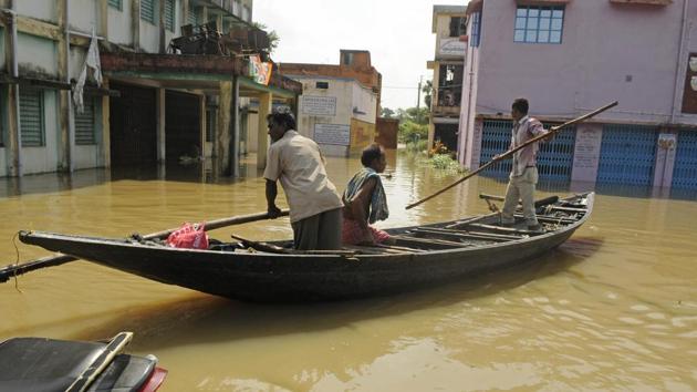 File picture of floods in Amta in Howrah district. Large swathes of the district were inundated . (Samir Jana/HT PHOTO) File picture of floods in Amta in Howrah district. Large swathes of the district were inundated . (Samir Jana/HT PHOTO)