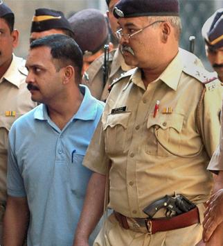 Malegaon blast case accused Lt Col Shrikant Prasad Purohit being taken to a session court in Mumbai.(PTI)