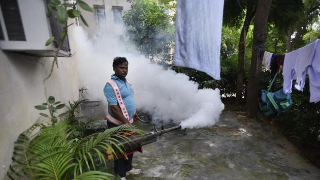 A municipal worker fumigates an area to control mosquitoes causing dengue and chikungunya diseases in New Delhi. (Ravi Choudhary/HT PHOTO) A municipal worker fumigates an area to control mosquitoes causing dengue and chikungunya diseases in New Delhi. (Ravi Choudhary/HT PHOTO)