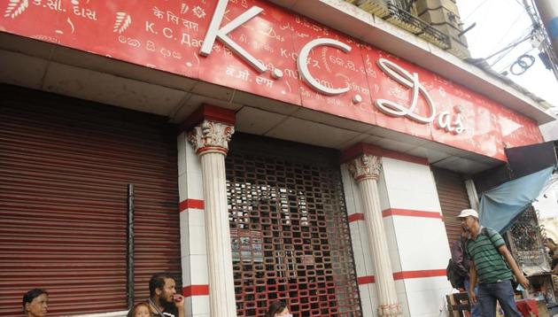 The Esplanade outlet of K C Das, the biggest supplier of canned Rosogolla, during the strike on Monday. (Samir Jana/HT PHOTO) The Esplanade outlet of K C Das, the biggest supplier of canned Rosogolla, during the strike on Monday. (Samir Jana/HT PHOTO)