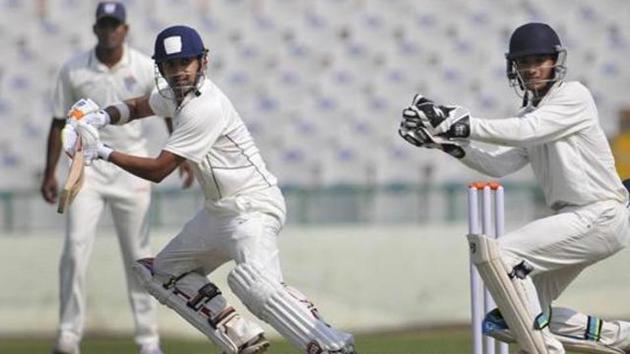 Gautam Gambhir believes both MS Dhoni and Yuvraj Singh need to be consistent to continue representing India. (HT Photo) Gautam Gambhir believes both MS Dhoni and Yuvraj Singh need to be consistent to continue representing India. (HT Photo)