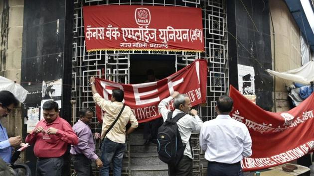 Public sector banks went on strike to press for various demands, including accountability of top executives in view of mounting bad loans in the banking sector. (Anshuman Poyrekar/HT) Public sector banks went on strike to press for various demands, including accountability of top executives in view of mounting bad loans in the banking sector. (Anshuman Poyrekar/HT)