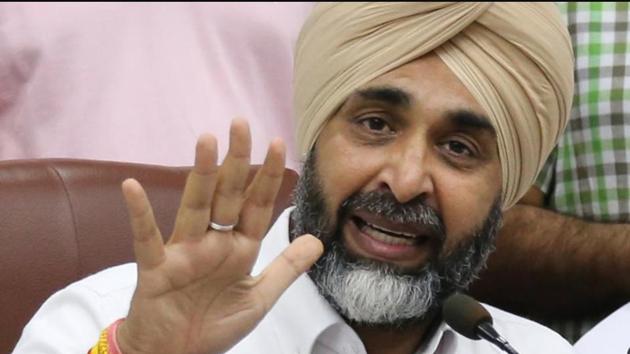 Though state finance minister Manpreet Badal contends the Centre is “sympathetic” towards Punjab’s demand, he claims the government also has a “Plan B” to raise the money (HT File) Though state finance minister Manpreet Badal contends the Centre is “sympathetic” towards Punjab’s demand, he claims the government also has a “Plan B” to raise the money (HT File)