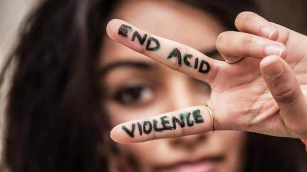 The victims, aged 15 and 17, suffered injuries on their face and eyes and are undergoing treatment at Bareilly district hospital. (HT Representative Photo) The victims, aged 15 and 17, suffered injuries on their face and eyes and are undergoing treatment at Bareilly district hospital. (HT Representative Photo)