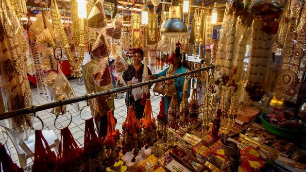 Planning a grand welcome. (Kunal Patil/HT Photo) 