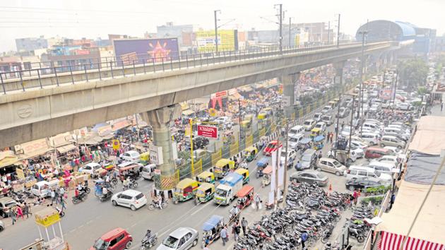 The authority aims to redesign traffic intersections, T-points and U-turns. (Burhaan Kinu/HT Photo) The authority aims to redesign traffic intersections, T-points and U-turns. (Burhaan Kinu/HT Photo)