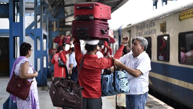 The demands of the porters are few but revolve crucially around job security and revisions to their wages. A pressing demand is for a hike in rates from the ₹60 to at least ₹100 per 40kg and the provision of an annually valid travel pass instead of the current two month to-and-fro pass to their native areas. (Burhaan Kinu / HT Photo)