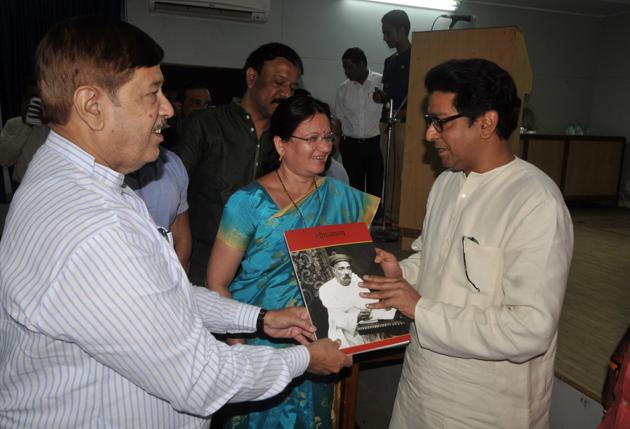 Raj Thackeray, in his presentation, has proposed development of the Mutha river section. (HT Photo) Raj Thackeray, in his presentation, has proposed development of the Mutha river section. (HT Photo)