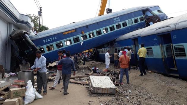 Railway coaches of the Puri-Haridwar Utkal Express, which were derailed in Khatauli near Muzaffarnagar on Saturday evening. (Chahatram / HT Photo)