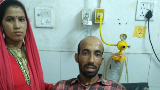 Ratan Das had to wait for four days for the treatment at Doon Hospital. (Anupam Trivedi/HT PHOTO) Ratan Das had to wait for four days for the treatment at Doon Hospital. (Anupam Trivedi/HT PHOTO)