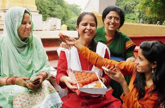 Women celebrate the Supreme Court verdict on triple Talaq in August./(HT PHOTO)