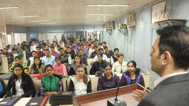 Students at Vaish College of Engineering, which is one of the oldest private engineering colleges in Rohtak.(HT Photo)