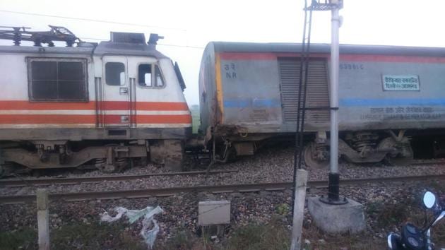 Kaifiyat Express derailed in Auraiya district of Uttar Pradesh.(HT Photo)