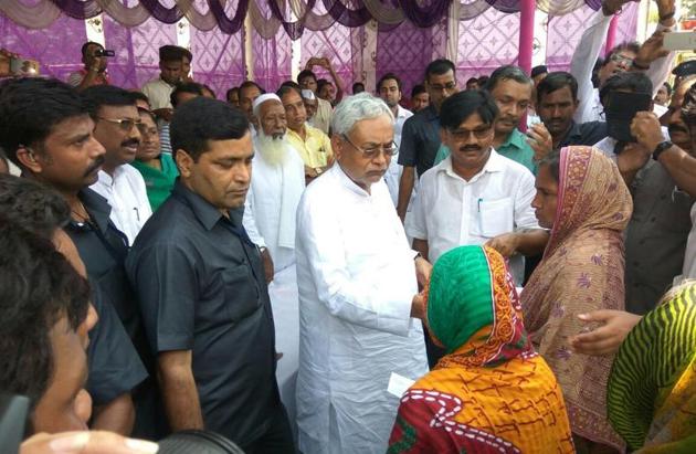 CM Nitish Kumar at a flood relief centre at Kishanganj in eastern Bihar, on Wednesday. (HT photo) CM Nitish Kumar at a flood relief centre at Kishanganj in eastern Bihar, on Wednesday. (HT photo)