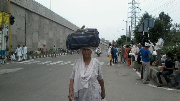 Jagjit Singh from Moga, one of the coordinators,said followers are converging here peacefully. (Sant Arora/HT)
