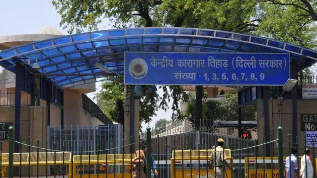 The Tihar jail van, carrying 56 prisoners, was on its way back from Rohini court to the prison at 2pm on Tuesday when a biker was spotted trying to tie a packet to the van’s window grille. (HT Photo) The Tihar jail van, carrying 56 prisoners, was on its way back from Rohini court to the prison at 2pm on Tuesday when a biker was spotted trying to tie a packet to the van’s window grille. (HT Photo)
