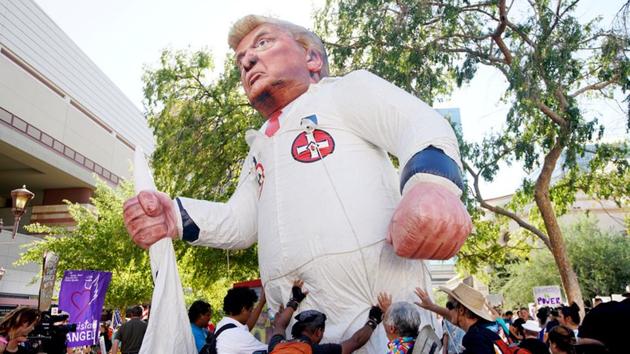 Pro-Trump supporters face off with peace activists during protests outside a Donald Trump campaign rally in Phoenix, Arizona on August 22, 2017. (Reuters Photo) Pro-Trump supporters face off with peace activists during protests outside a Donald Trump campaign rally in Phoenix, Arizona on August 22, 2017. (Reuters Photo)