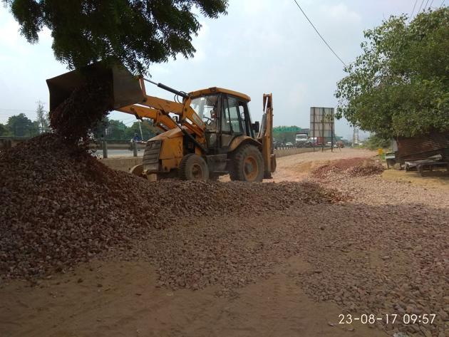 It took around five hours to remove the construction material from the illegal link road. (HT PHOTO) It took around five hours to remove the construction material from the illegal link road. (HT PHOTO)