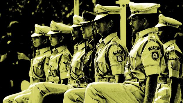 Indian Police Service (IPS) probationers make the ceremonial march at the Sardar Vallabhbhai Patel National Police Academy in Hyderabad in October 2006.(AFP File Photo)