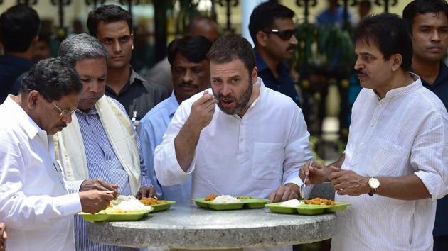 Congress Vice President Rahul Gandhi, Karnataka Chief Minister Siddaramaiah, state minister G. Parameshwara and senior Congress leader Venugopal taste the food after opening the subsidised eatery "Indira Canteen" in Bangalore on August 16, 2017(AFP)