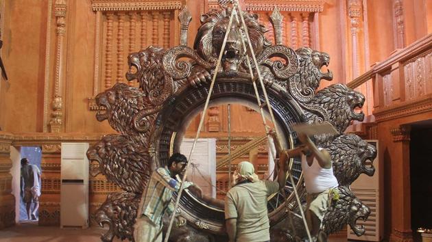 A Bahubali replica at Khetwadicha Raja mandal. (Bhushan Koyande/HT PHOTO) 