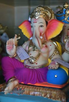 Ecofriendly Ganesh idols as against PoP idols are made from biodegradable materials and thus do not harm the environment. (Pratham Gokhale/ HT PHOTO) (Pratham Gokhale/HT PHOTO)