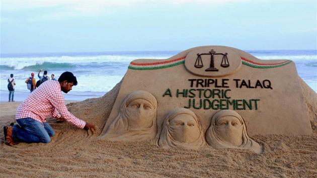 and artist Sudarsan Pattnaik creates a sand sculpture with the message Triple Talaq A Historic Judgement at Puri beach of Odisha on Tuesday.(PTI)