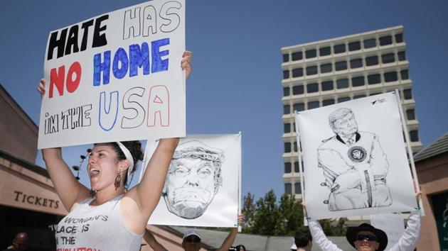 Natalia Price, left, of San Jose, holds an anti-hate sign at a rally against white nationalism on August 19, 2017 in Mountain View, California. (AFP Photo) Natalia Price, left, of San Jose, holds an anti-hate sign at a rally against white nationalism on August 19, 2017 in Mountain View, California. (AFP Photo)