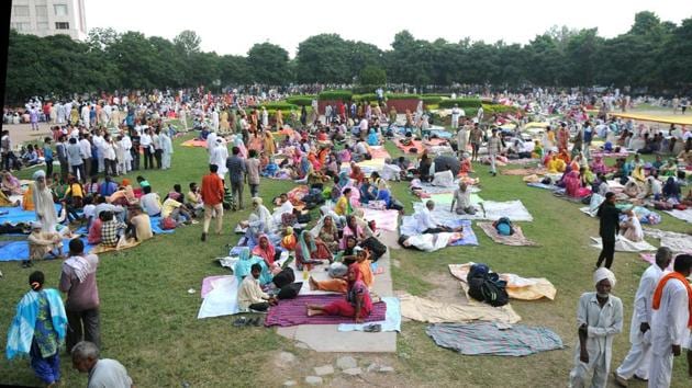 The influx of the nearly three lakh dera followers (according to intelligence inputs) has left the estimated two lakh residents of Panchkula outnumbered and on the edge.(HT Photo)