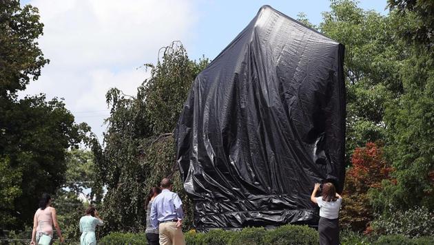 The statue of Confederate Generate Robert E Lee is covered with a black tarp as it stands in the centre of Emancipation Park, formerly Lee Park, on August 23 in Charlottesville, Virginia.(AFP Photo)