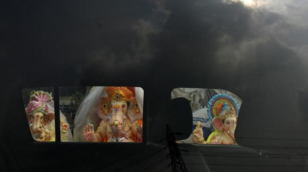 Devotees taking Lord Ganesha idols to their homes on the occasion of Ganesha Chaturthi festival. (Raj K Raj/HT PHOTO)