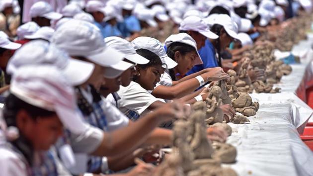 Students of various schools participate in making eco friendly Ganesh idols at Sanas ground in Pune. (Pratham Gokhale/HT PHOTO)