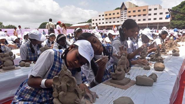Three thousand eighty two students made the idols together to set a Guinness World Record. (Pratham Gokhale/HT PHOTO)